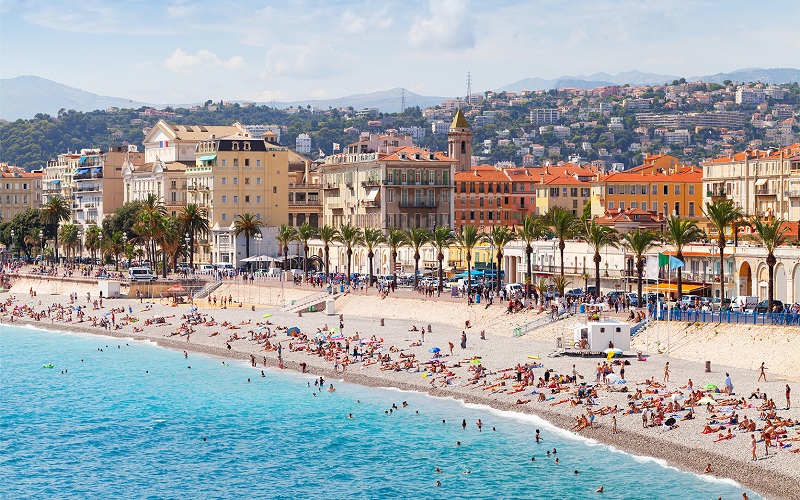 Navigating the Social Scene of the French Riviera